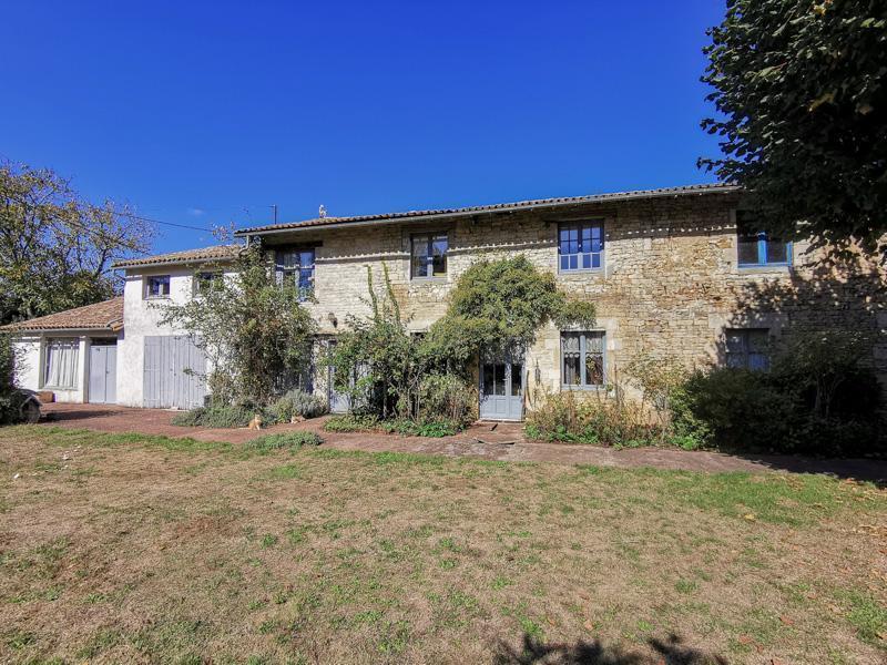 Maison en pierre avec terrain