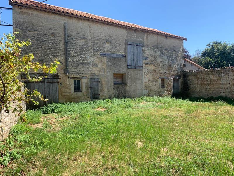 Large stone barn to renovate with courtyard garden