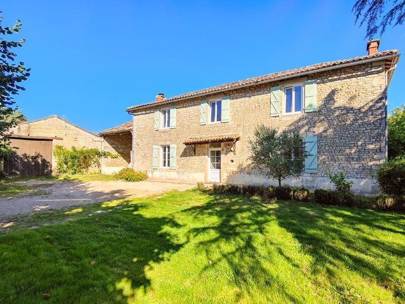 Belle maison en pierre avec terrain