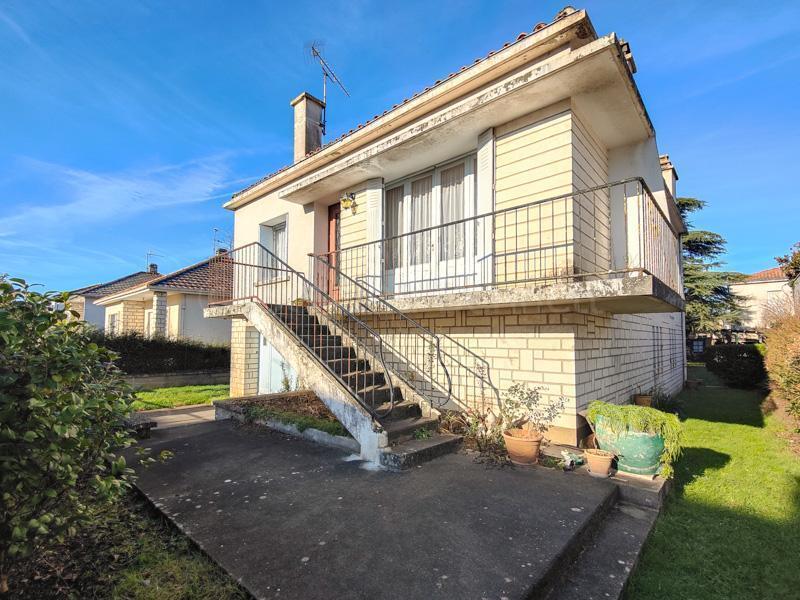 Detached house with garage + garden